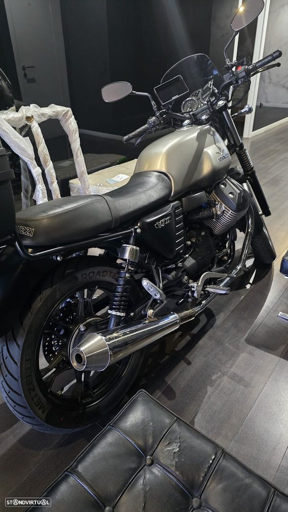 Moto Guzzi V7 II Stone - 6