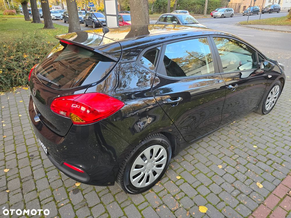 Kia Ceed - 11
