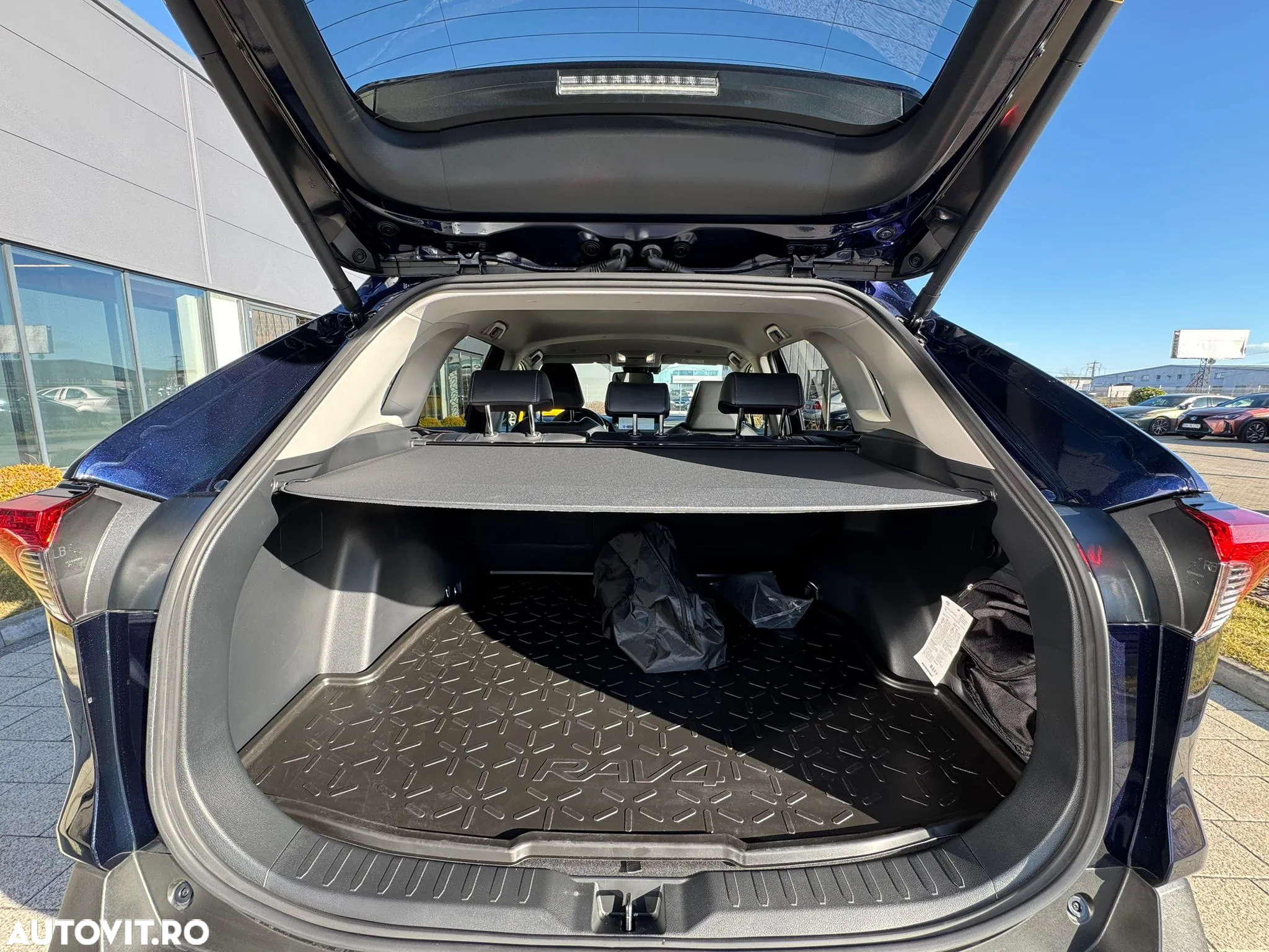Toyota RAV4 2.5 Hybrid VVT-iE 4x4 Luxury - 30
