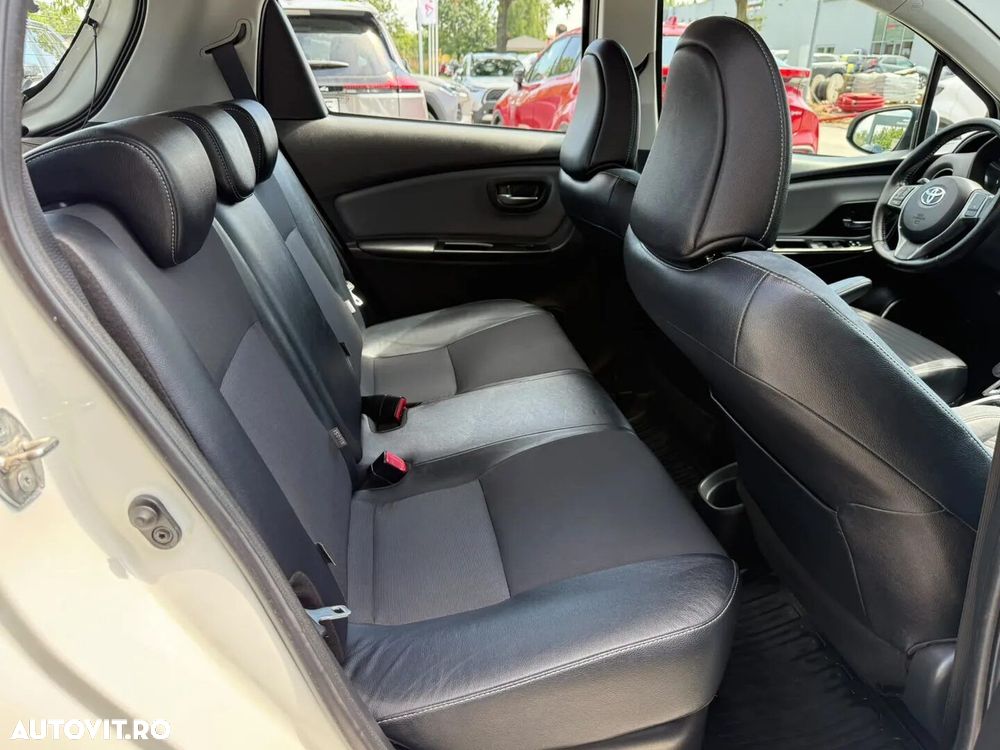 Toyota Yaris 1.5 VVT-i HSD Sol - 18