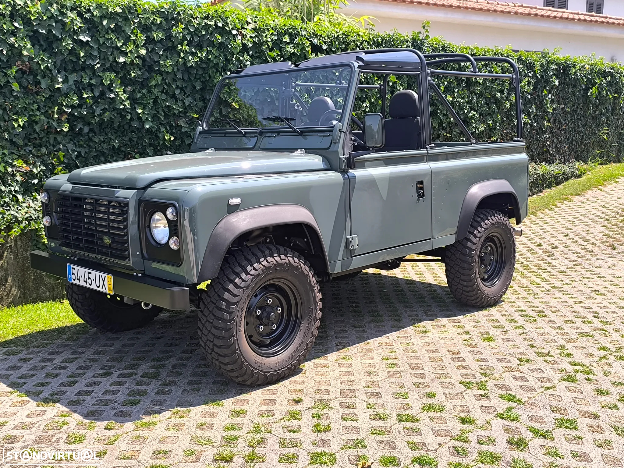 Land Rover Defender - 4