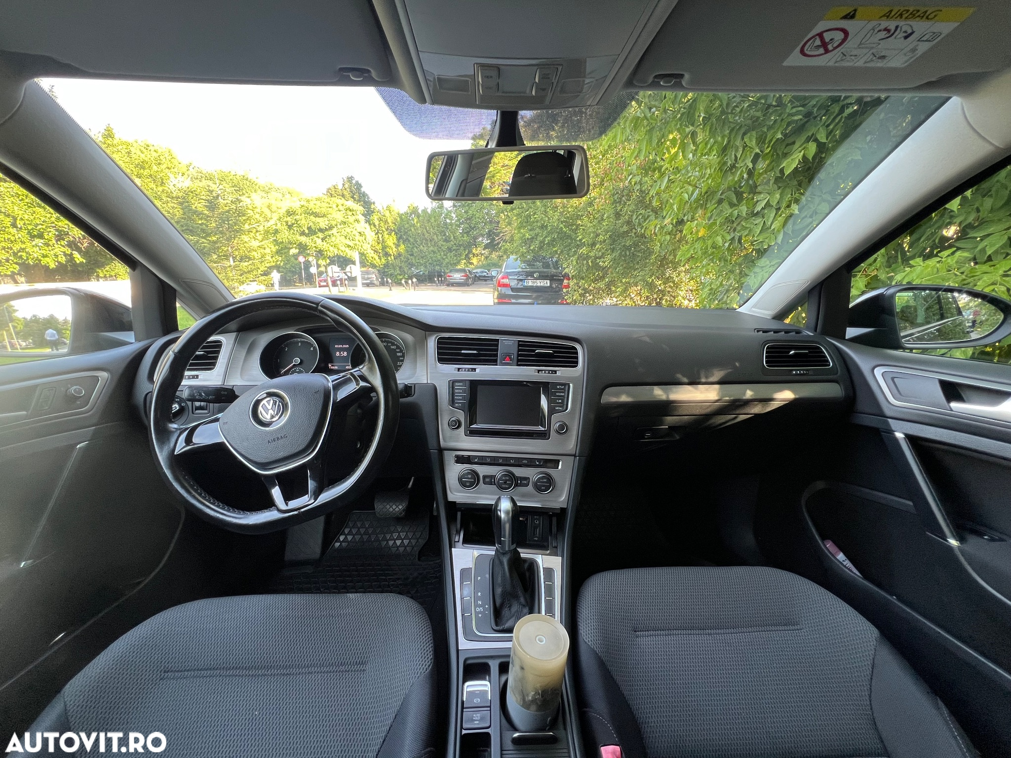 Volkswagen Golf - 8