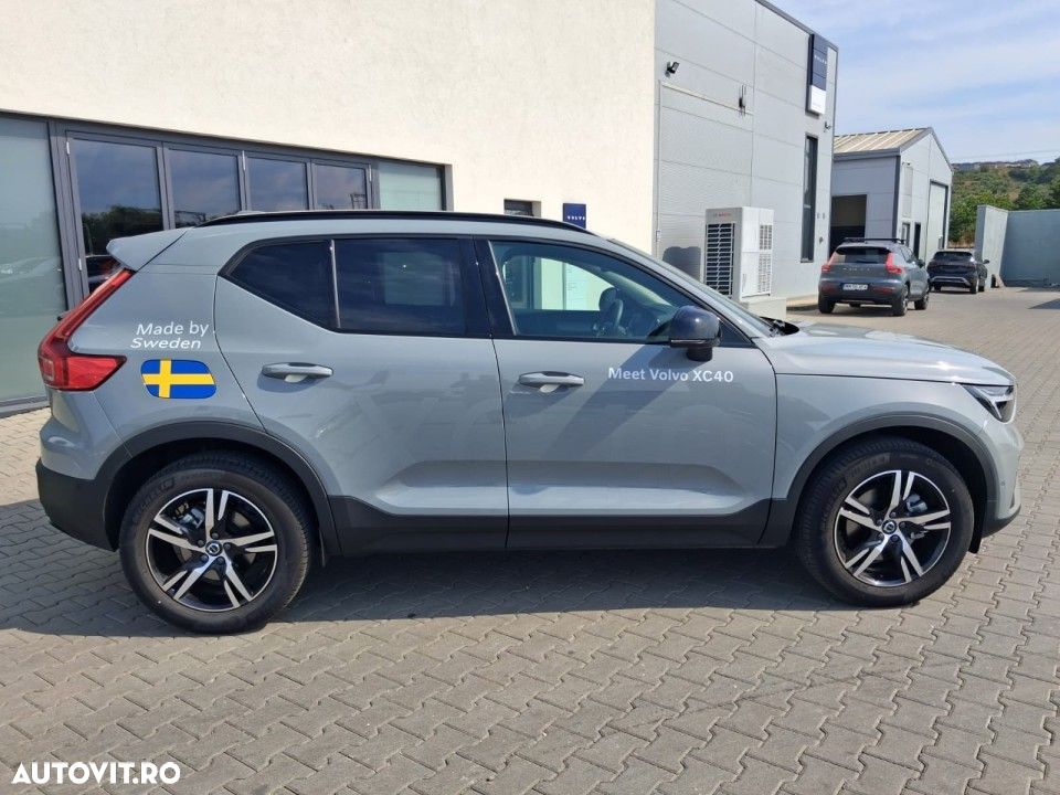 Volvo XC 40 B4 AT FWD MHEV Plus Dark - 8