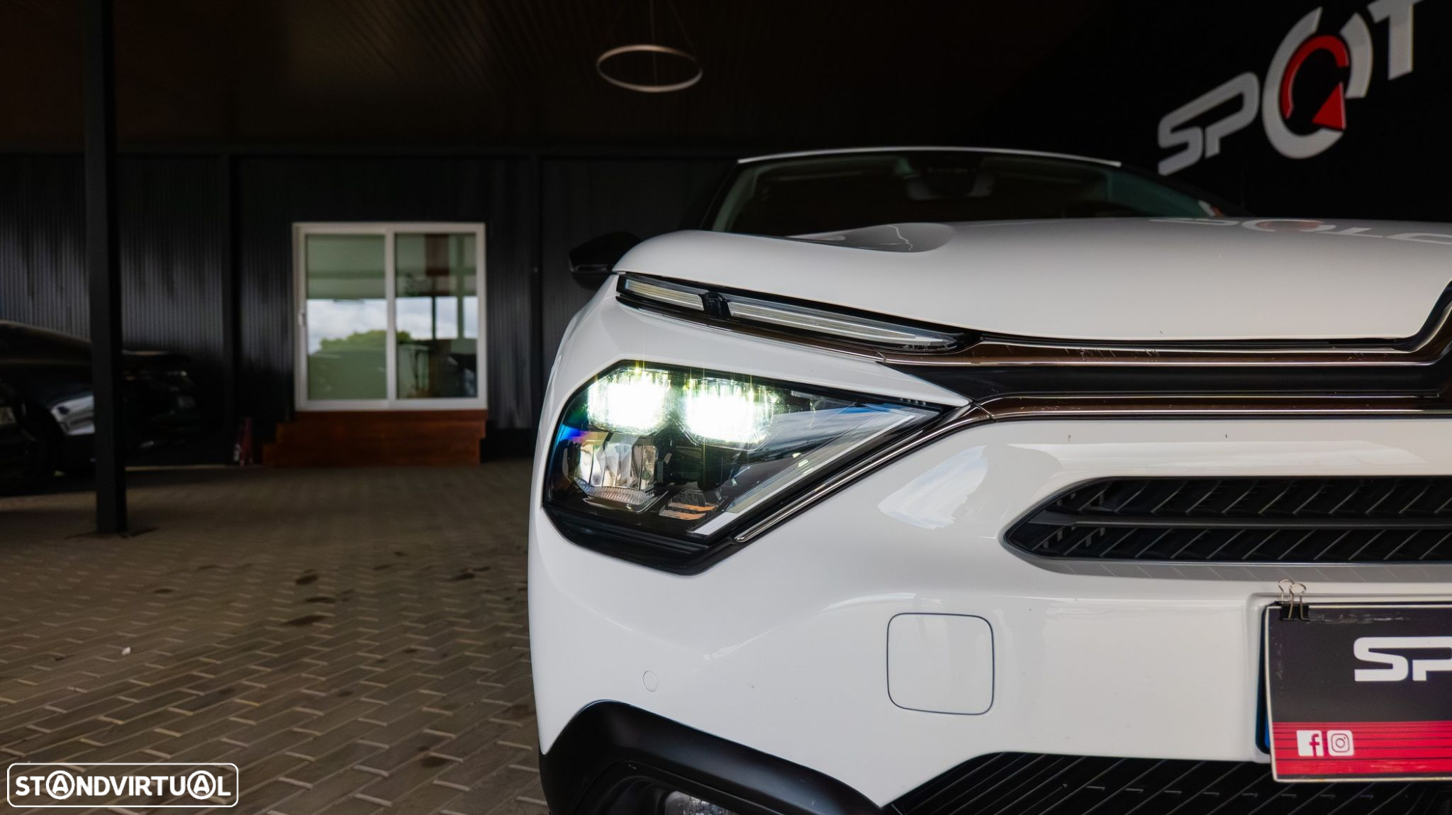 Citroën C4 BlueHDi 110 Stop&Start SHINE - 28