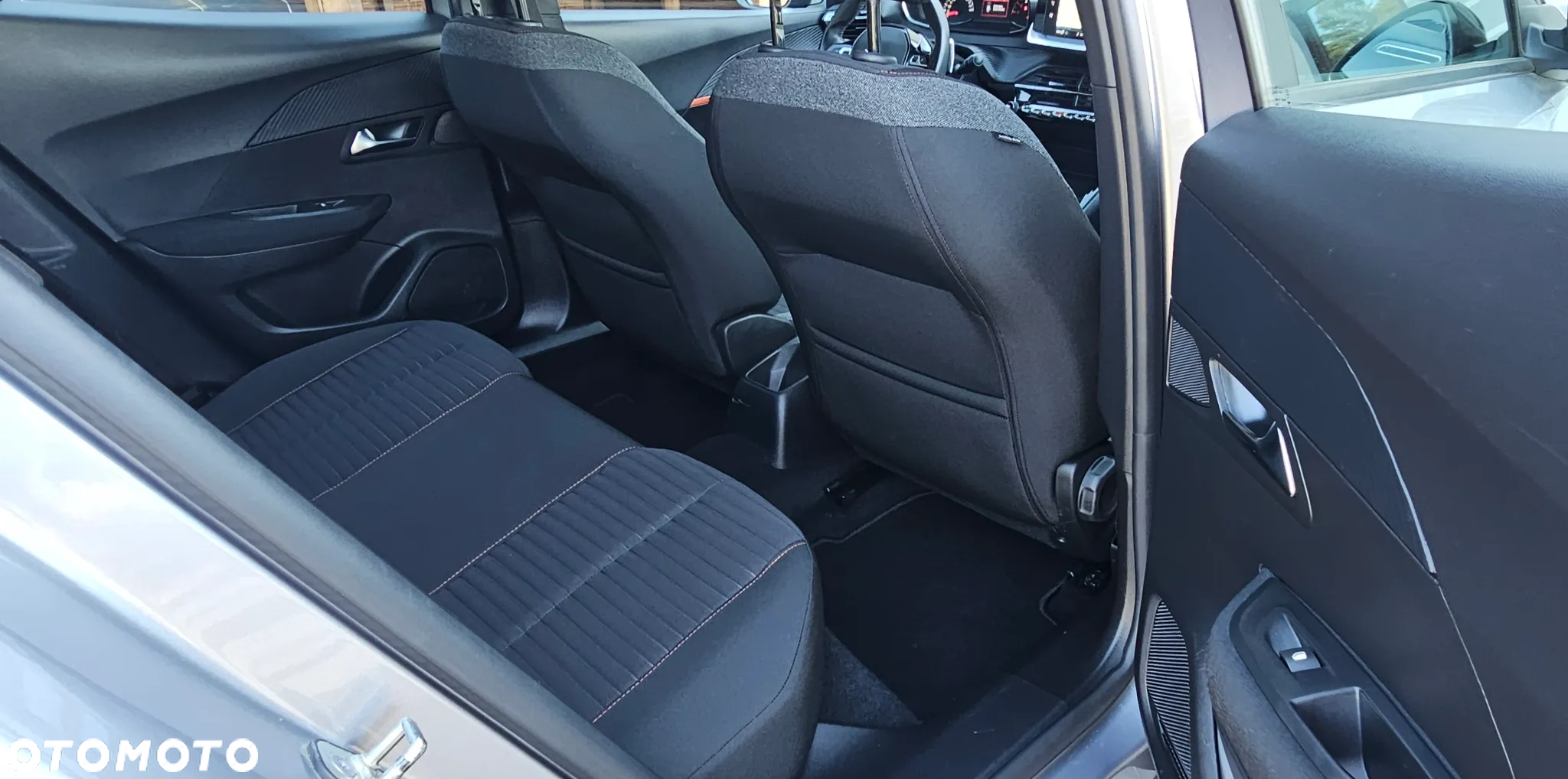 Peugeot 2008 1.2 PureTech Allure Pack S&S EAT8 - 17