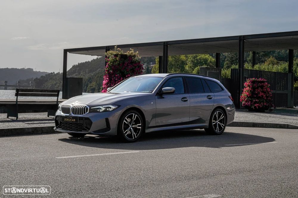 BMW 320 d Touring Pack Desportivo M Auto - 1