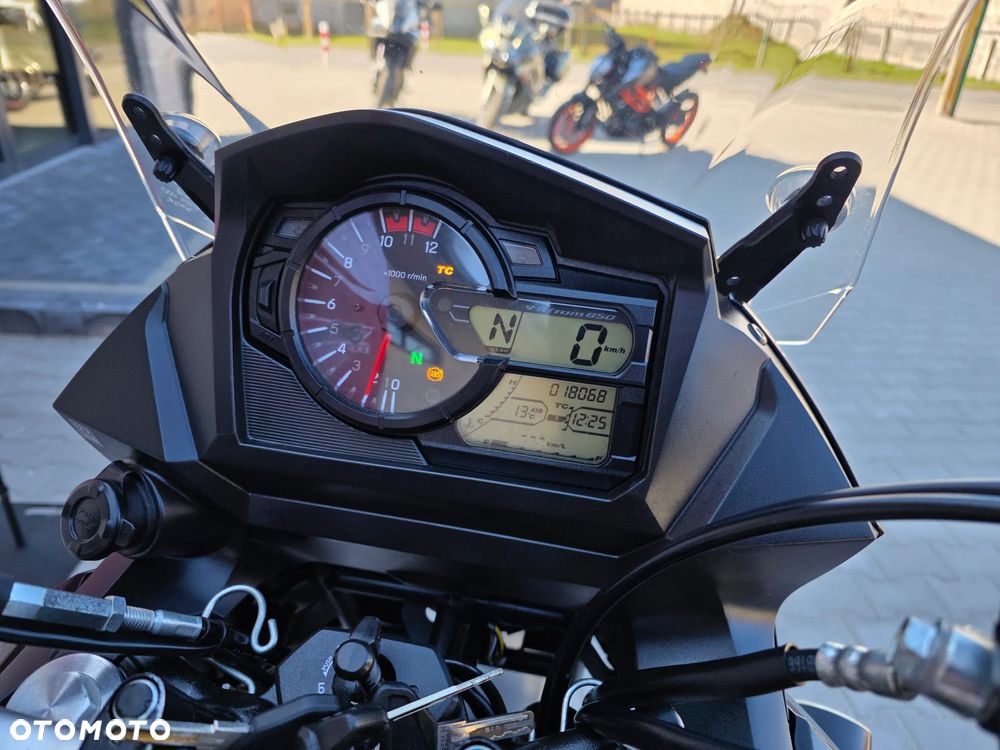 Suzuki V-STROM - 10