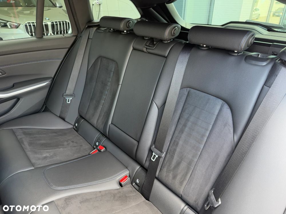 BMW Seria 3 320d M Sport - 22