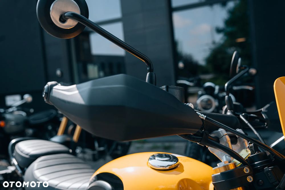Triumph Scrambler - 32