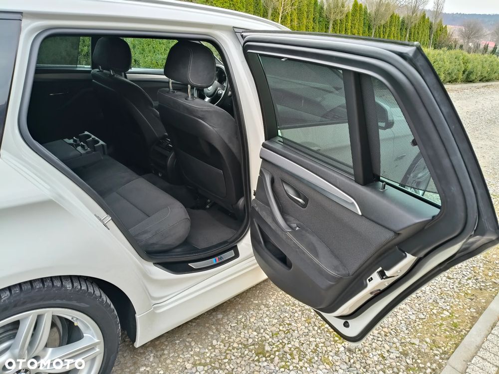 BMW Seria 5 525d xDrive - 32