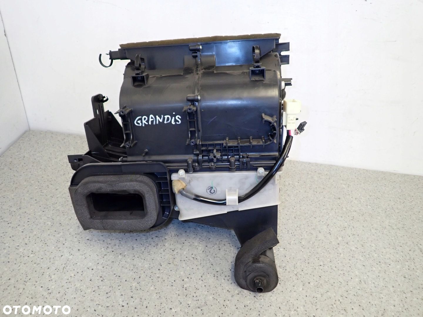 MITSUBISHI GRANDIS 03-11 OBUDOWA NAGRZEWNICY - 1