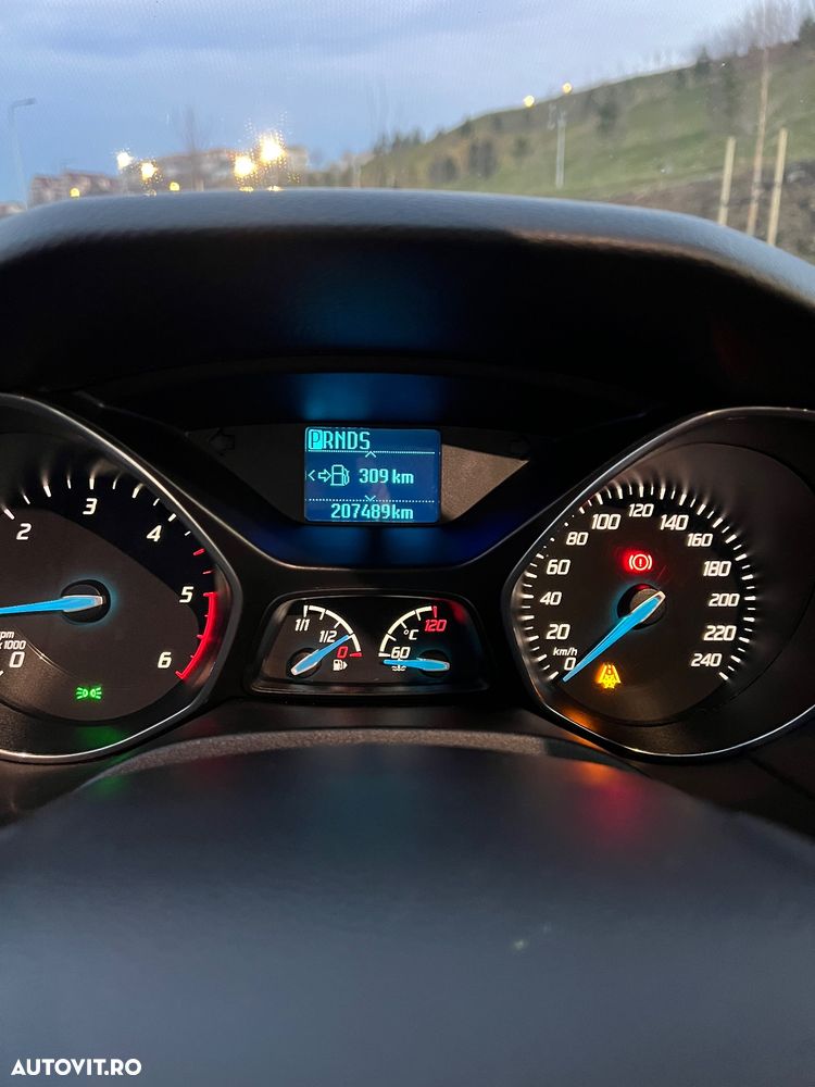 Ford Focus 2.0 TDCI DPF Powershift Titanium - 8