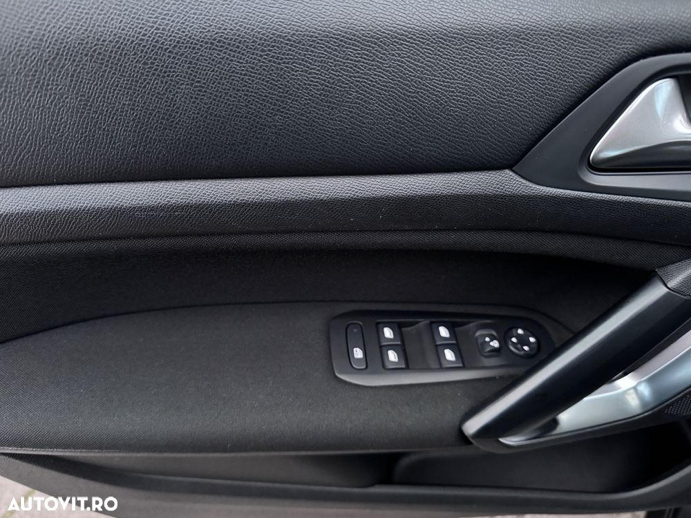 Peugeot 308 BlueHDi 130 EAT8 Stop & Start Active Business-Paket - 25