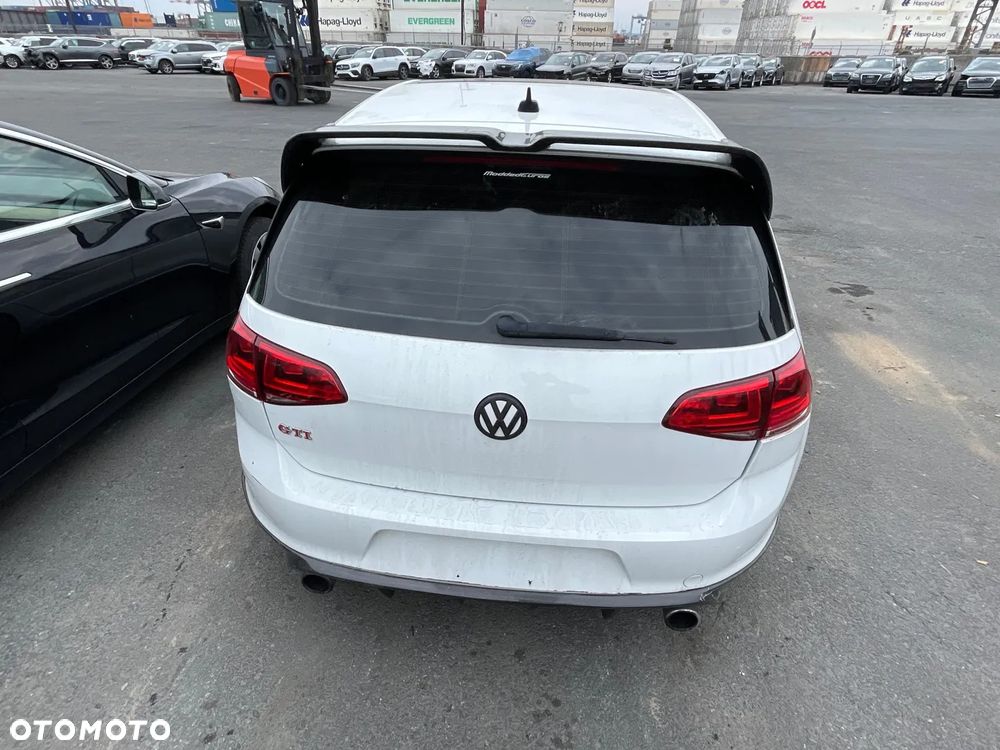 Volkswagen Golf - 10