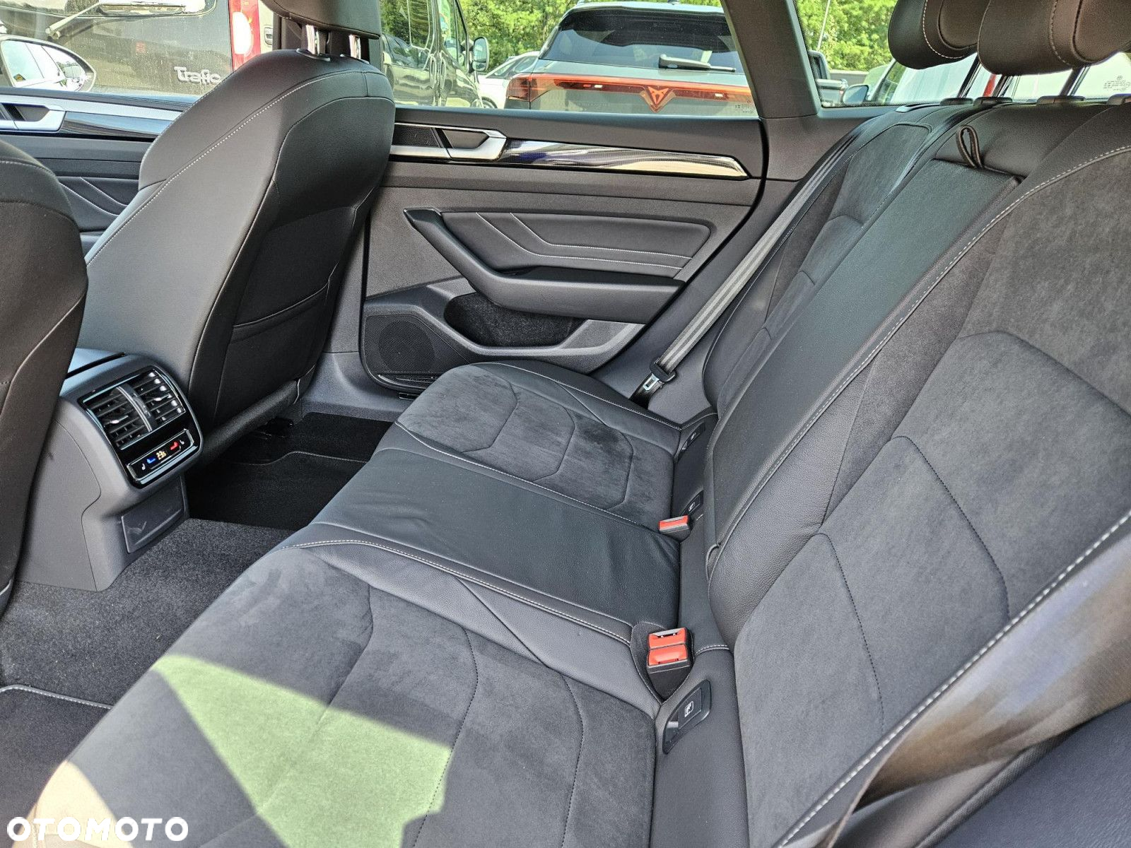 Volkswagen Arteon 2.0 TSI R-Line DSG - 13