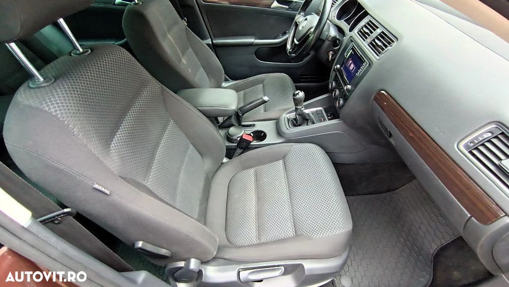 Volkswagen Jetta 2.0 TDI Comfortline - 22