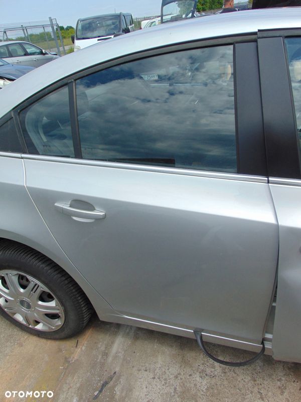 DRZWI PRAWE TYŁ TYLNIE CHEVROLET CRUZE GAN SEDAN - 1