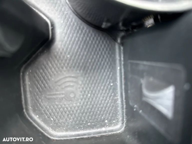 Volkswagen Golf 1.0 eTSI DSG MHEV Life - 29