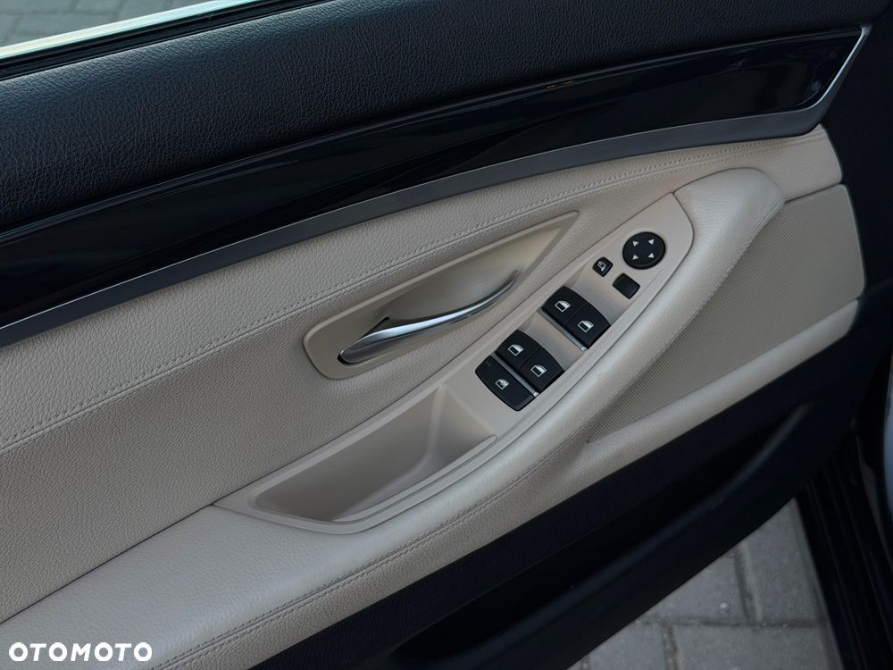 BMW Seria 5 528i Sport-Aut Luxury Line - 21