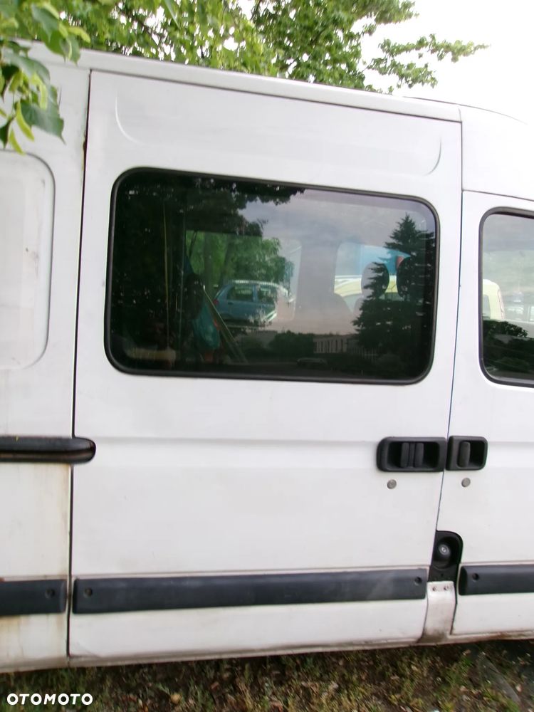 DRZWI PRZEDNIE PRAWE BOCZNE RENAULT MASTER II MAX - 1