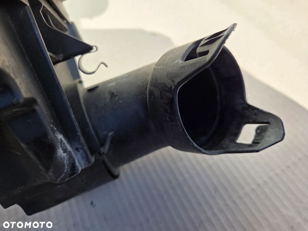 Obudowa Filtra powietrza 1.6 THP Peugeot Citroen   V758368180 - 3