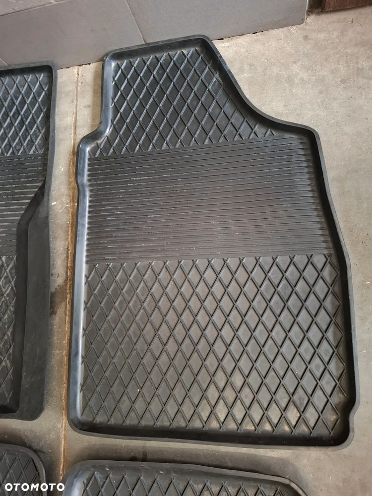 Zestaw dywaników gumowych Fiat 500 2024 rok - 3