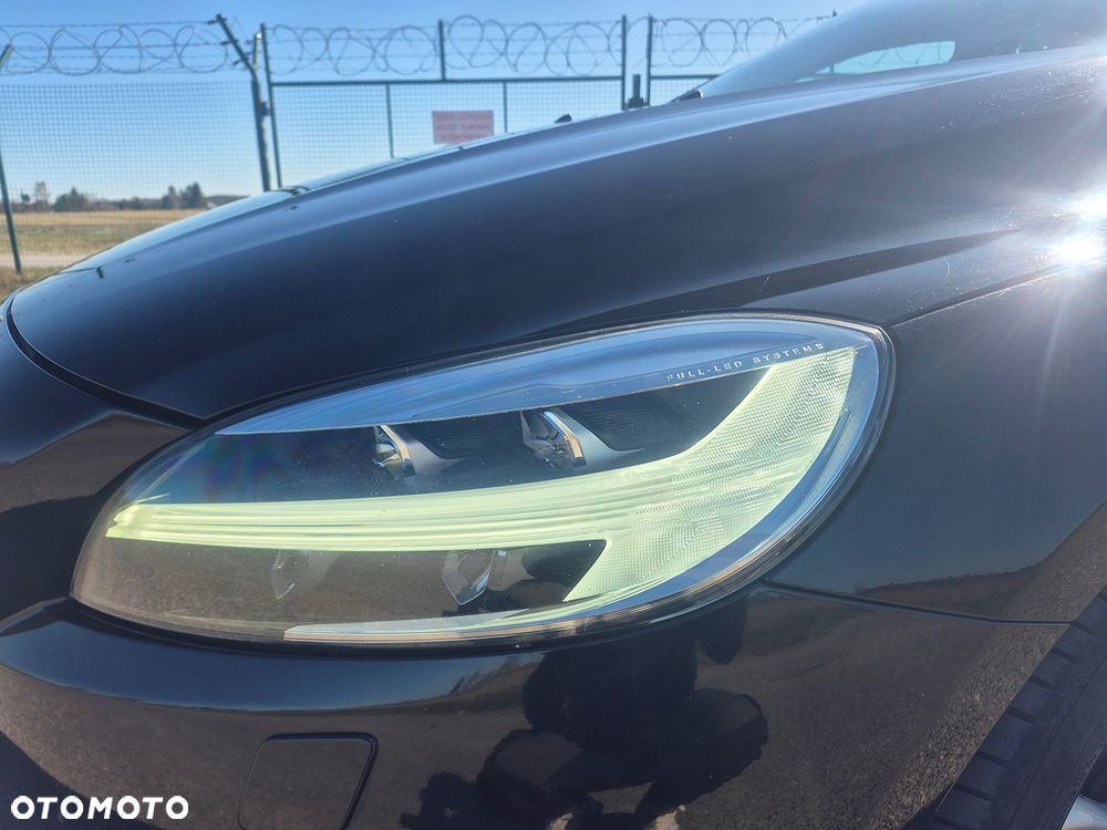Volvo V40 D2 Drive-E R-Design Kinetic - 3
