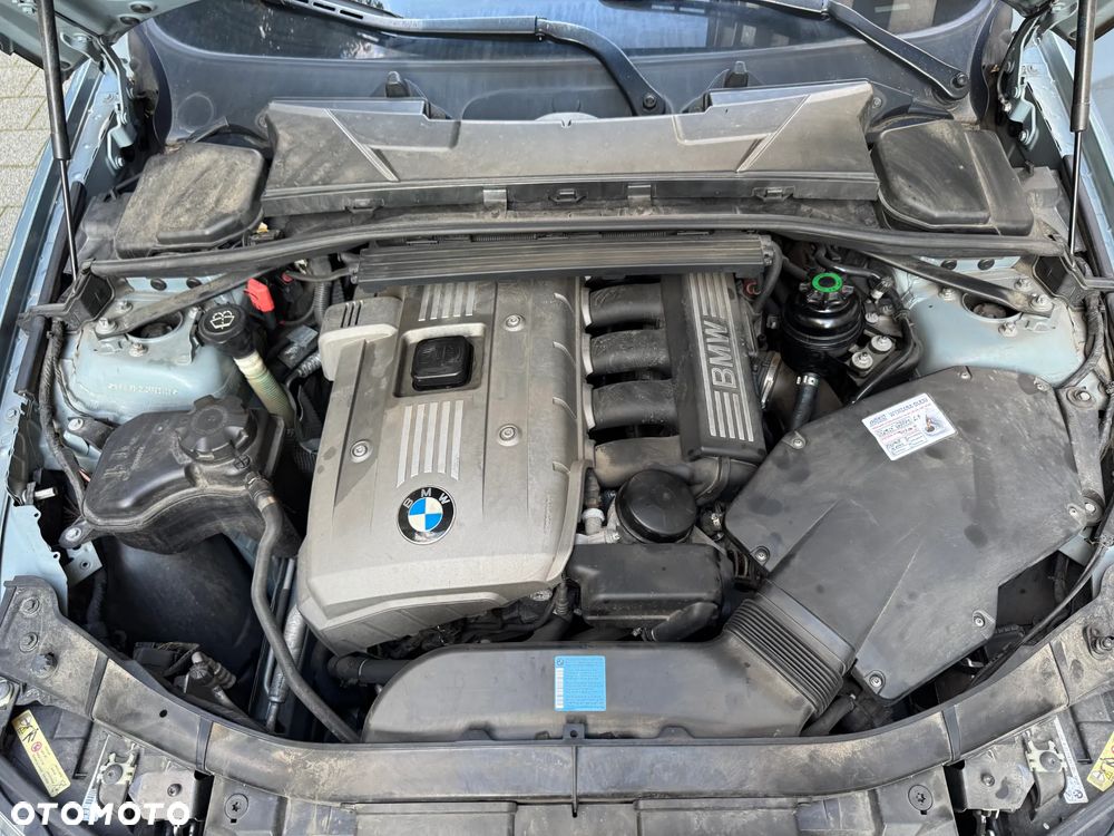 BMW Seria 3 330i - 11