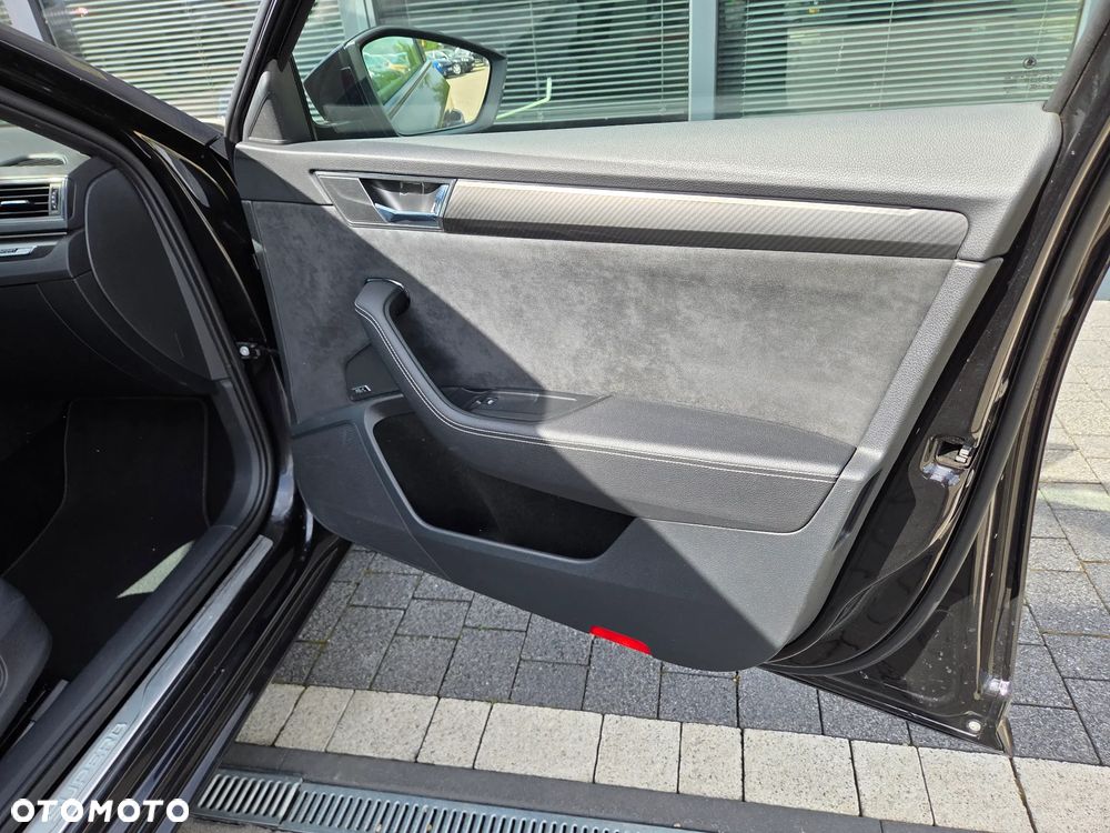 Skoda Superb 2.0 TDI SCR 4x4 Sportline DSG - 38