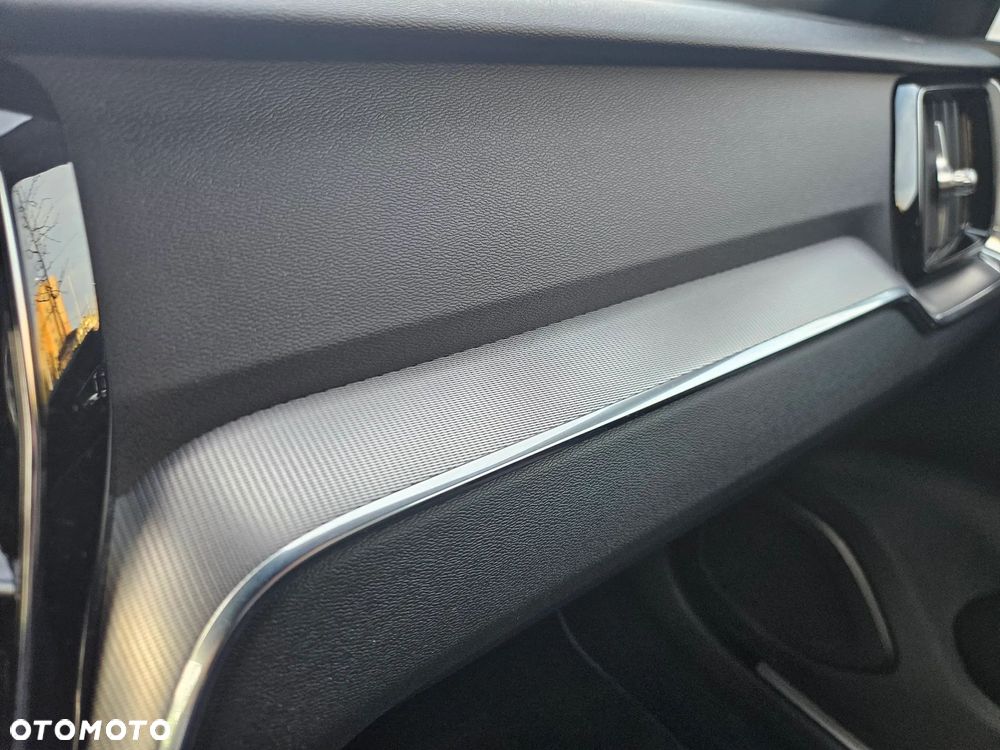 Volvo V60 B3 B R-Design - 29