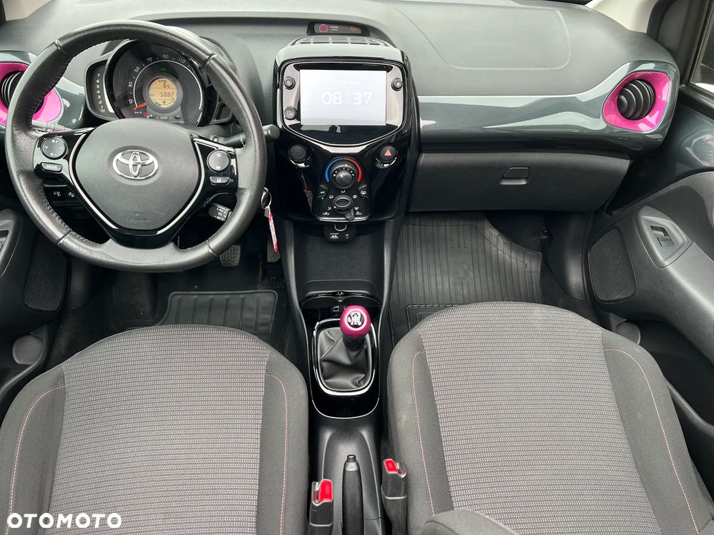 Toyota Aygo x-sky - 10