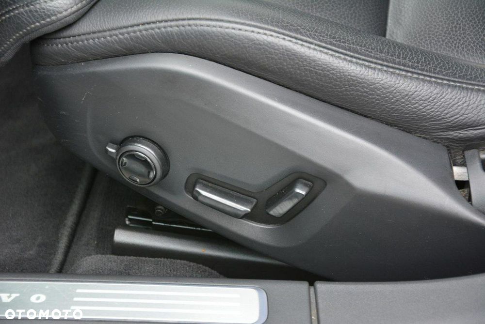 Volvo V90 D3 Momentum Pro - 34