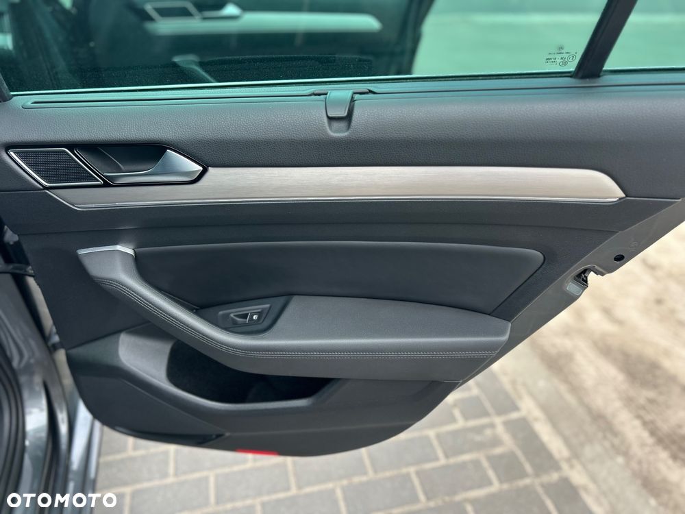 Volkswagen Passat 2.0 TDI SCR 4Motion DDG Highline - 16