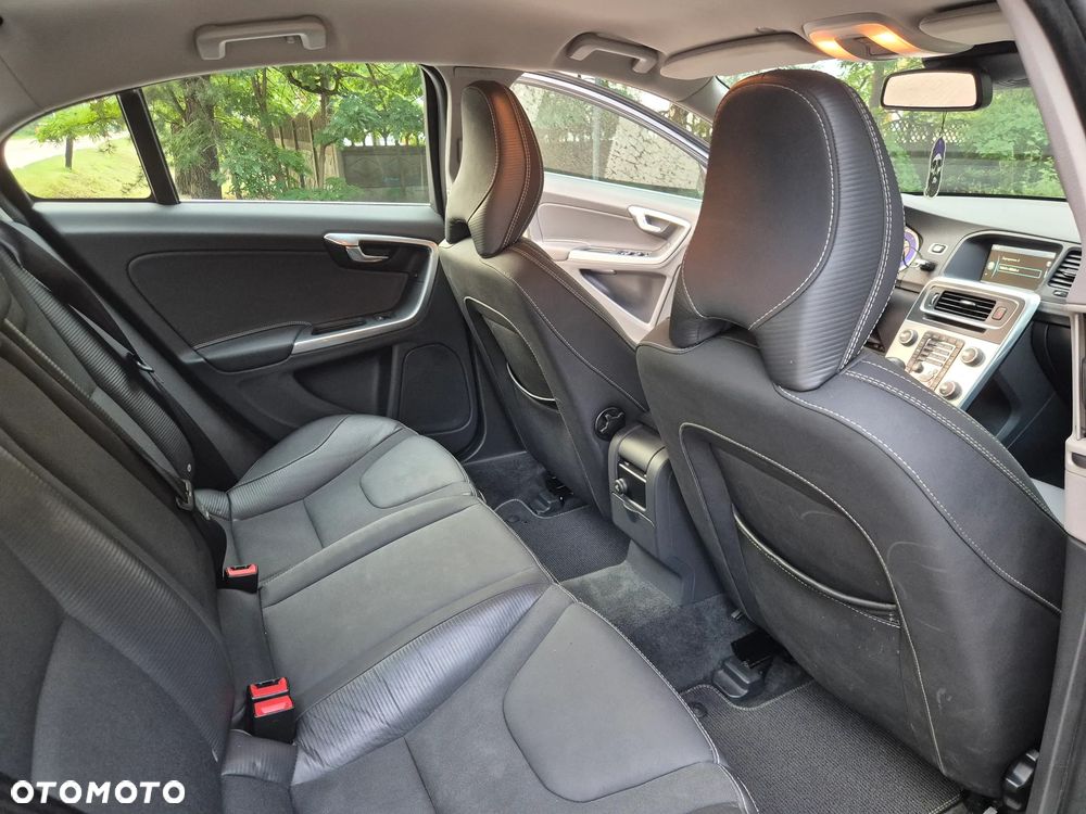 Volvo S60 D2 R-Design - 20