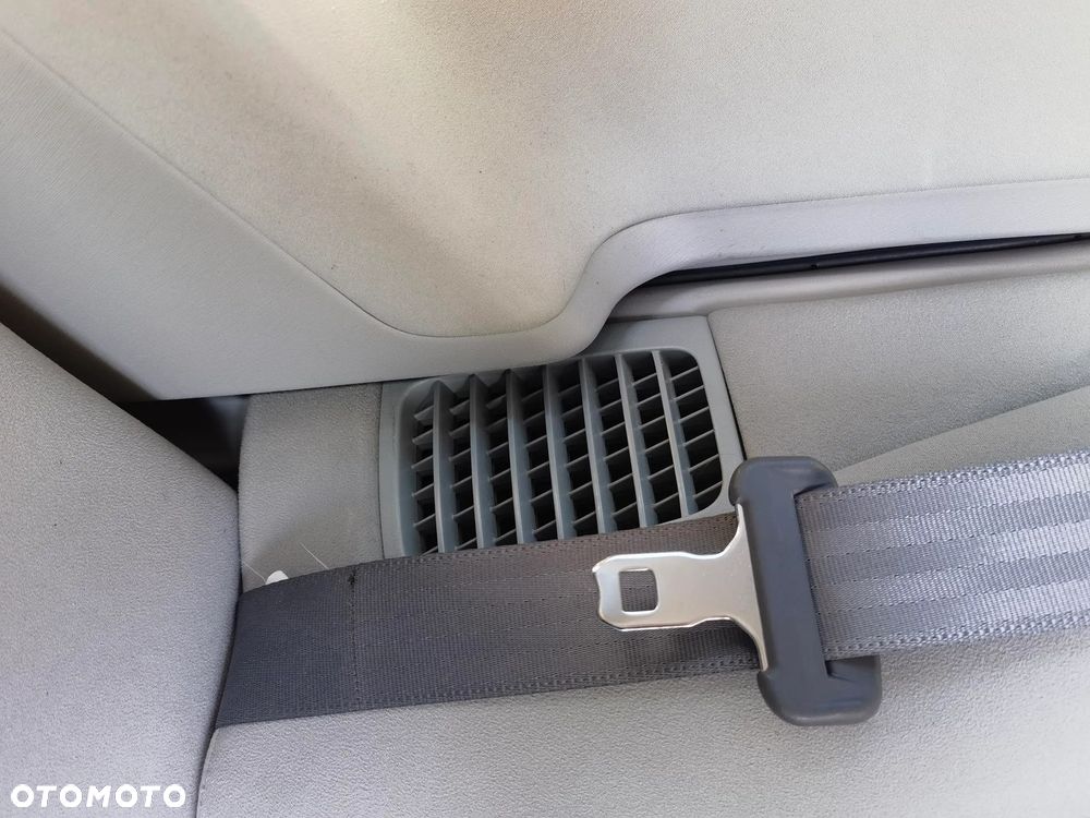 Toyota Prius (Hybrid) Comfort - 19