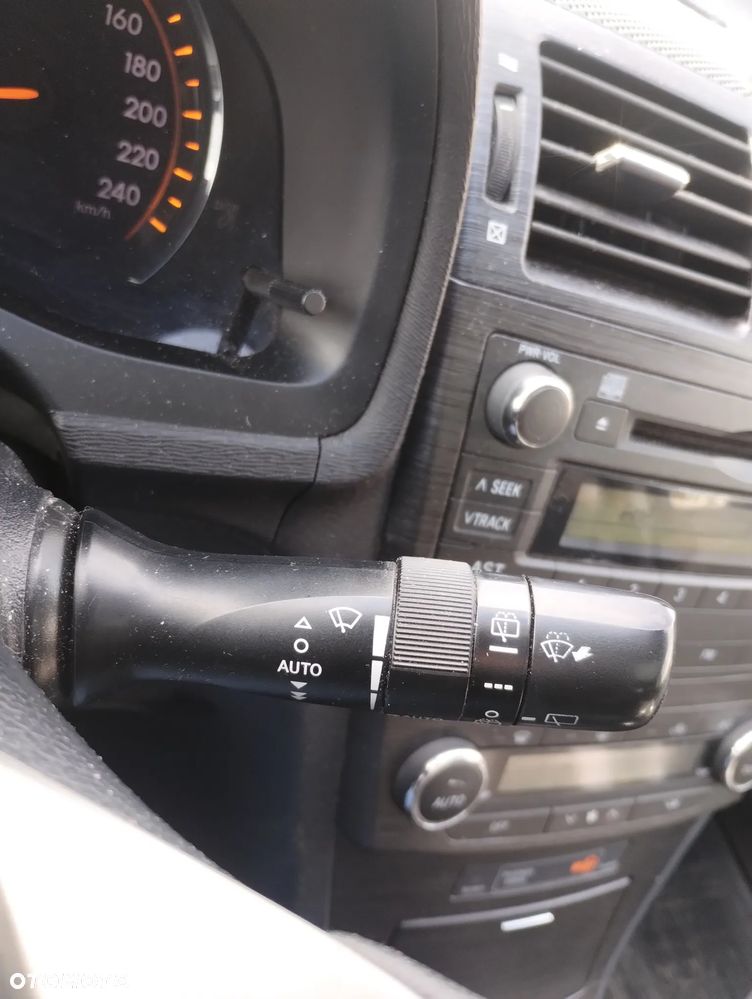 Toyota Avensis 2.0 D-4D - 11