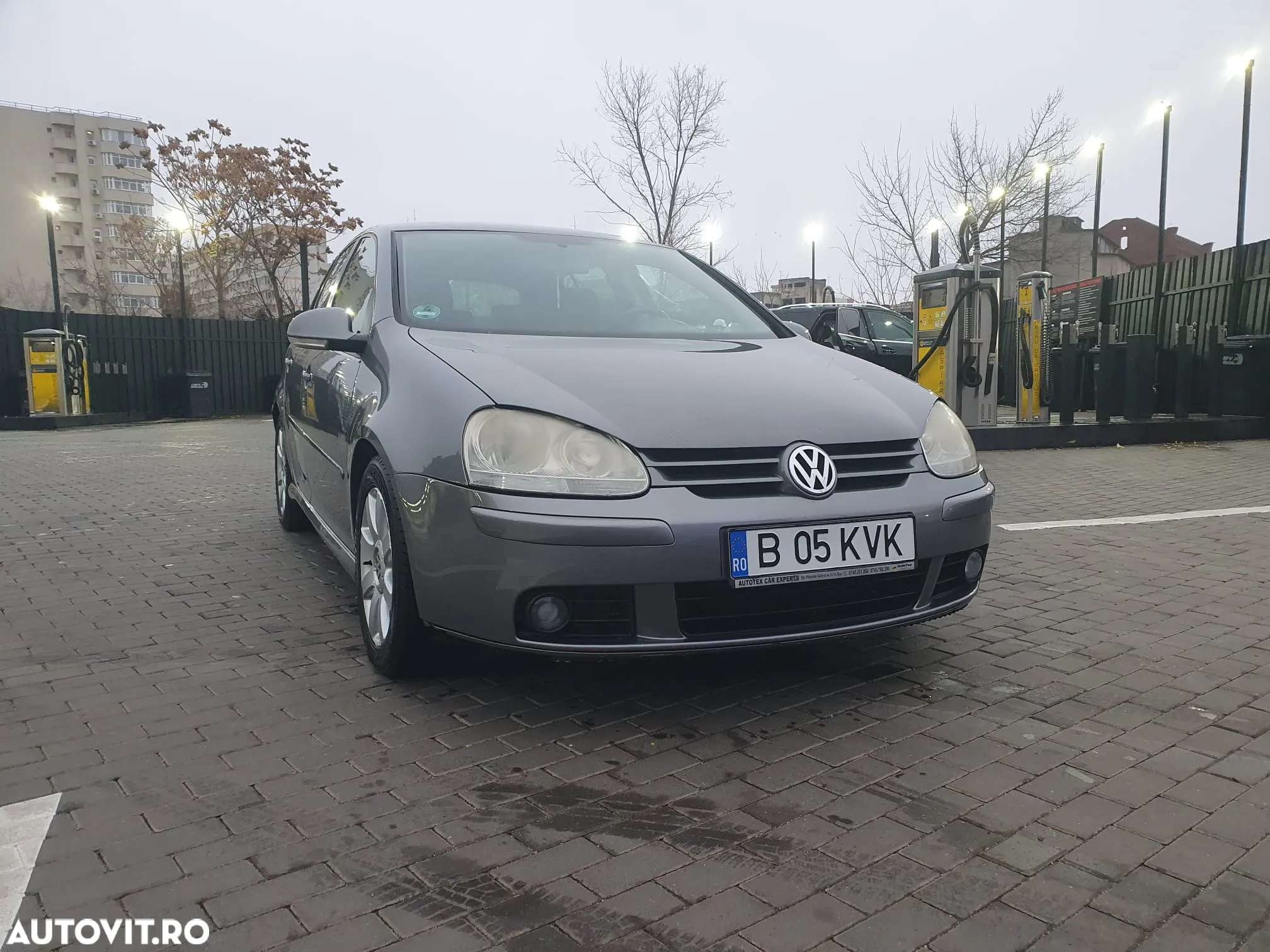 Volkswagen Golf 2.0 FSI Sportline - 6