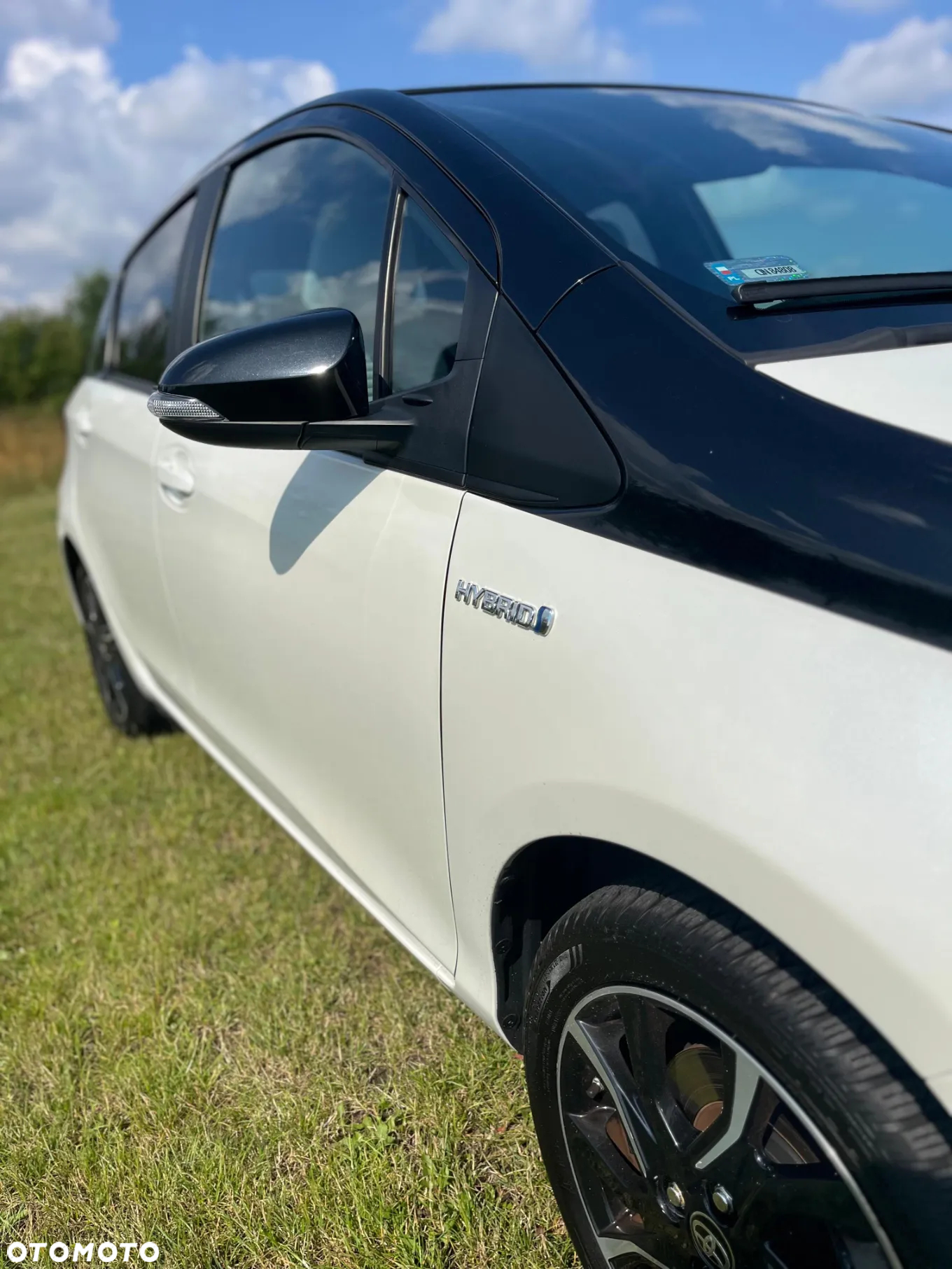 Toyota Yaris Hybrid 100 Selection Pure - 8