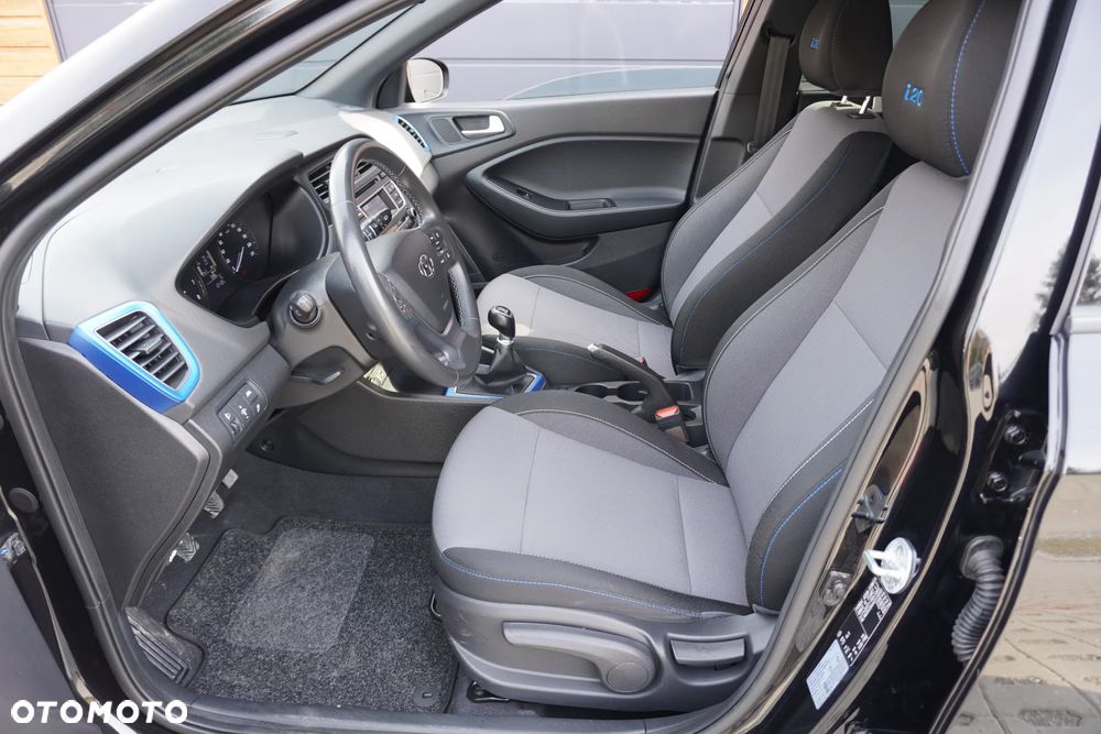 Hyundai i20 1.2 YES Gold - 16