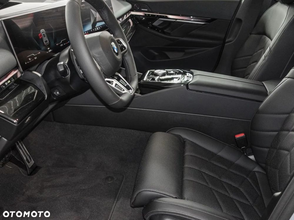 BMW Seria 5 540d xDrive mHEV M Sport - 18