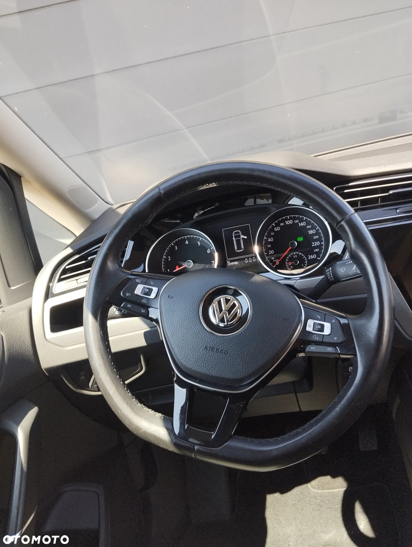 Volkswagen Touran 1.4 TSI BMT Highline DSG - 9