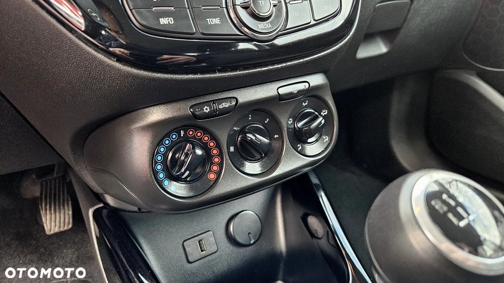 Opel Adam 1.2 Rocks - 32