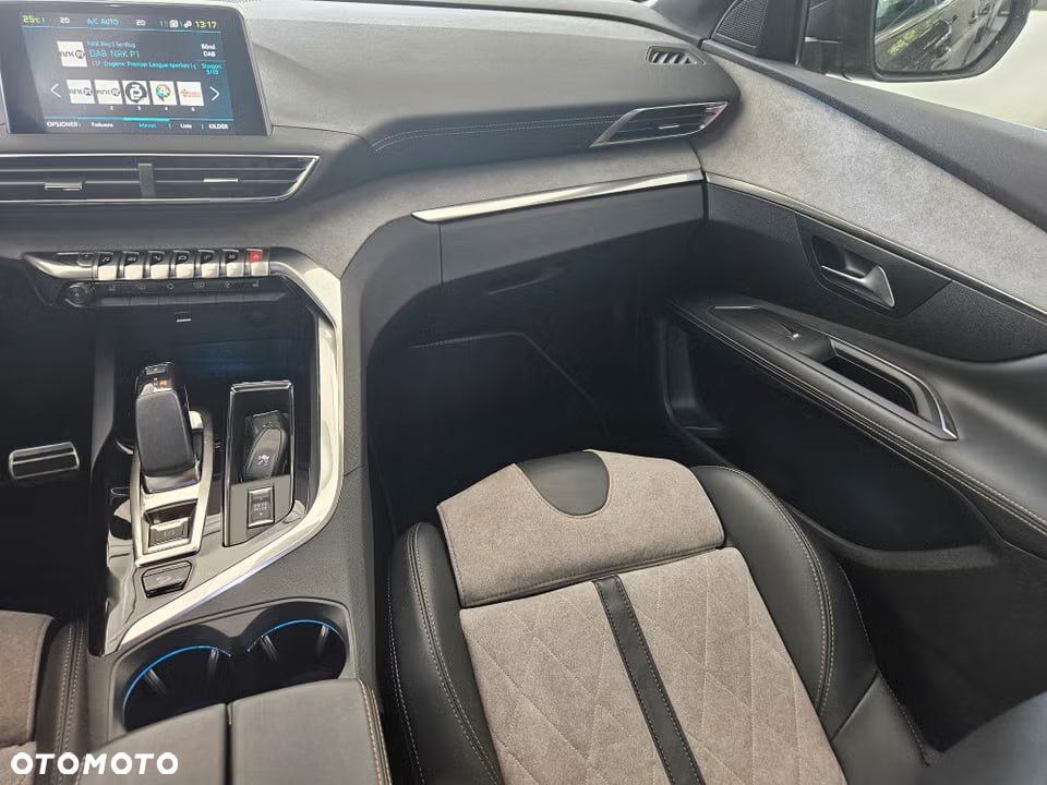 Peugeot 3008 1.6 PureTech HYbrid4 GT Line S&S EAT8 - 12