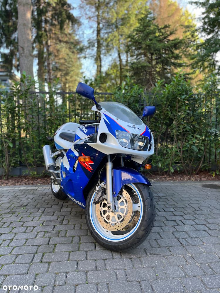 Suzuki GSX-R - 1