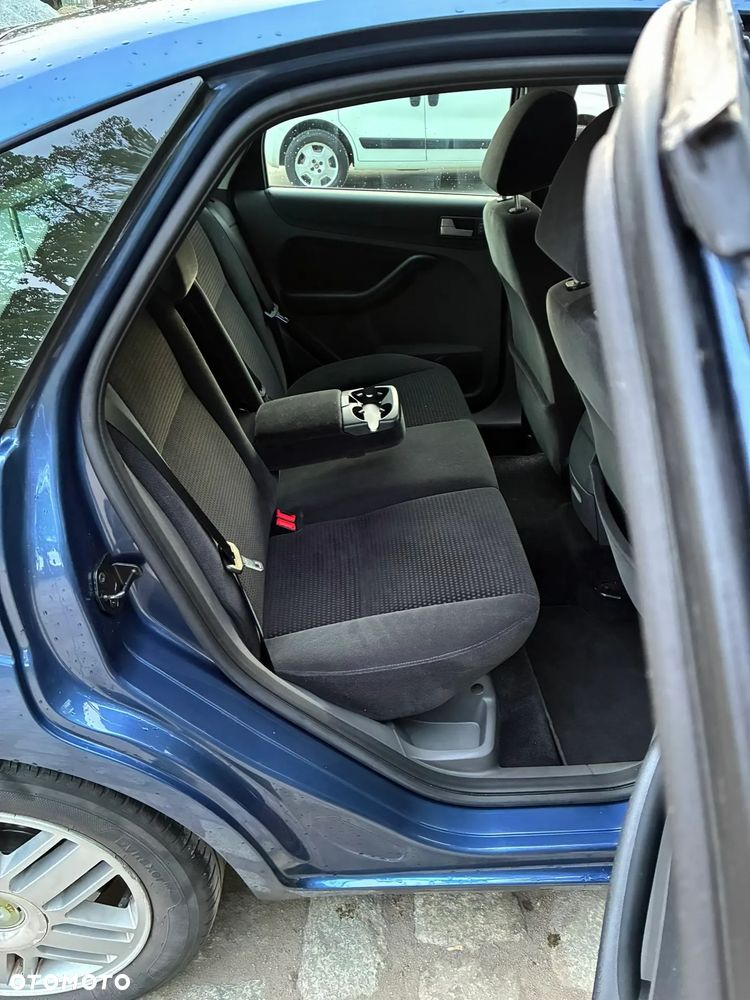 Ford Focus 2.0 Ghia - 7