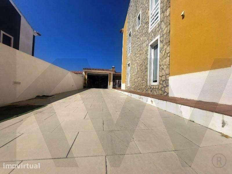 Moradia Geminada de Excelência no Barril com Piscina - Grande imagem: 5/52