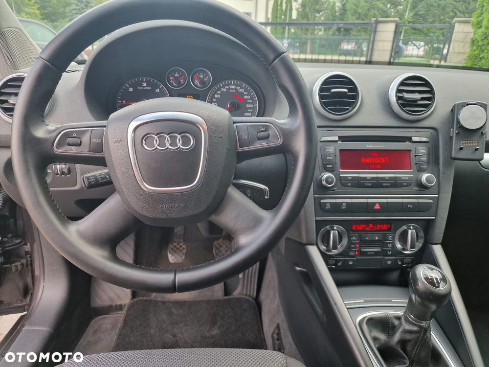 Audi A3 3-drzwiowe 1.6 TDI DPF Attraction - 23