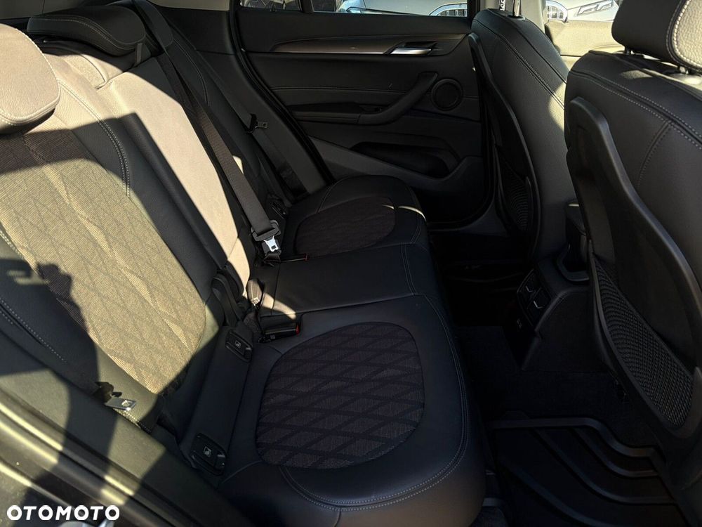 BMW X1 sDrive18i xLine - 13