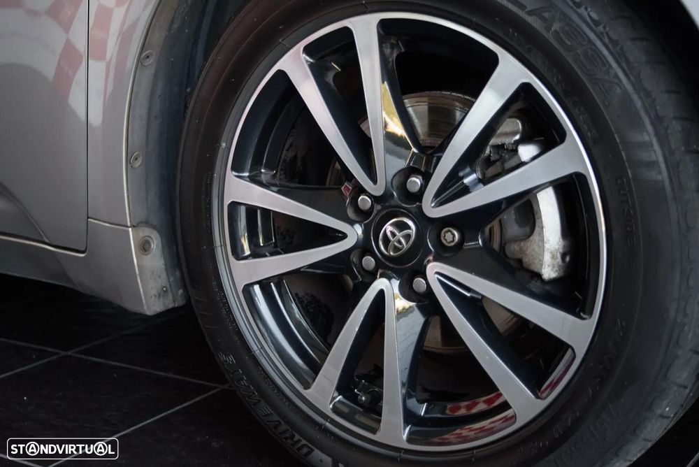 Toyota Avensis SD 2.0 D-4D Exclusive - 22