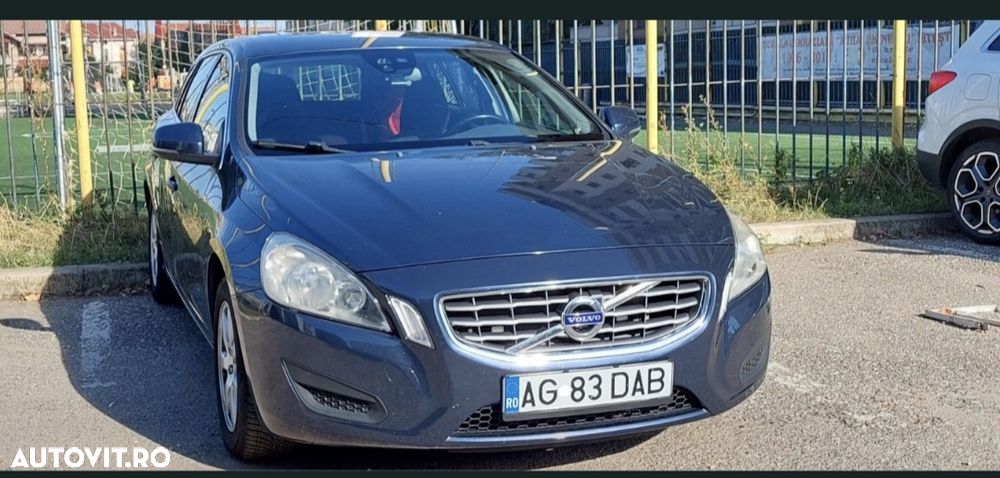 Volvo V60 DRIVe Start-Stop Momentum - 2